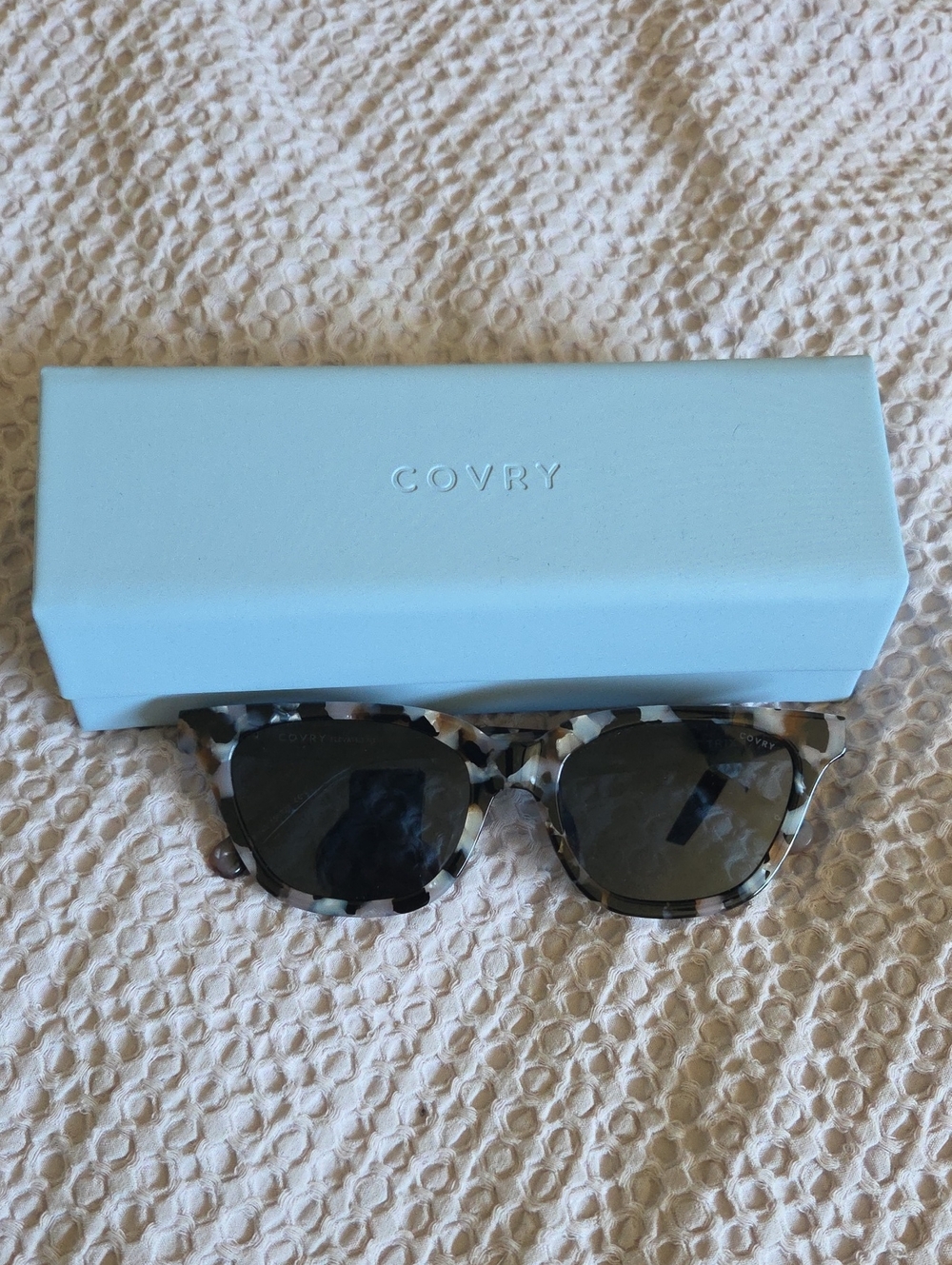 EUC Covry Trix Stone Sunglasses, Polarized